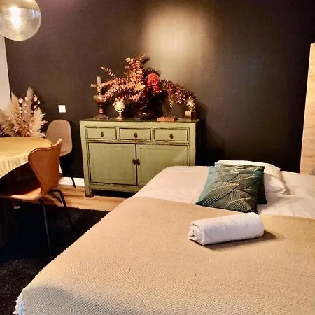 Charming House With Garden Close To Monet