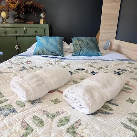 Charming House With Garden Close To Monet Nyaraló *