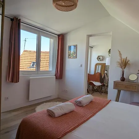 Charming House With Garden Close To Monet Nyaraló *