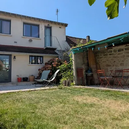 Charming House With Garden Close To Monet
